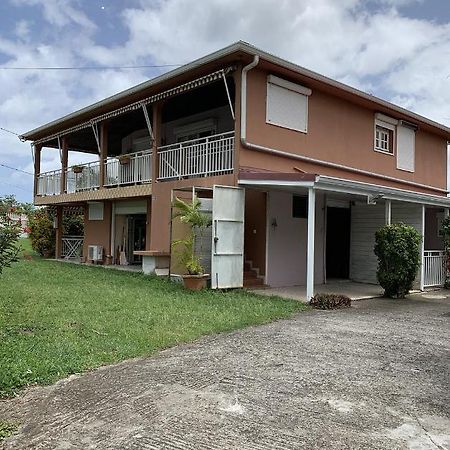 Hébergement mouchas F4 - dans Villa les Polycias Sainte-Luce Esterno foto