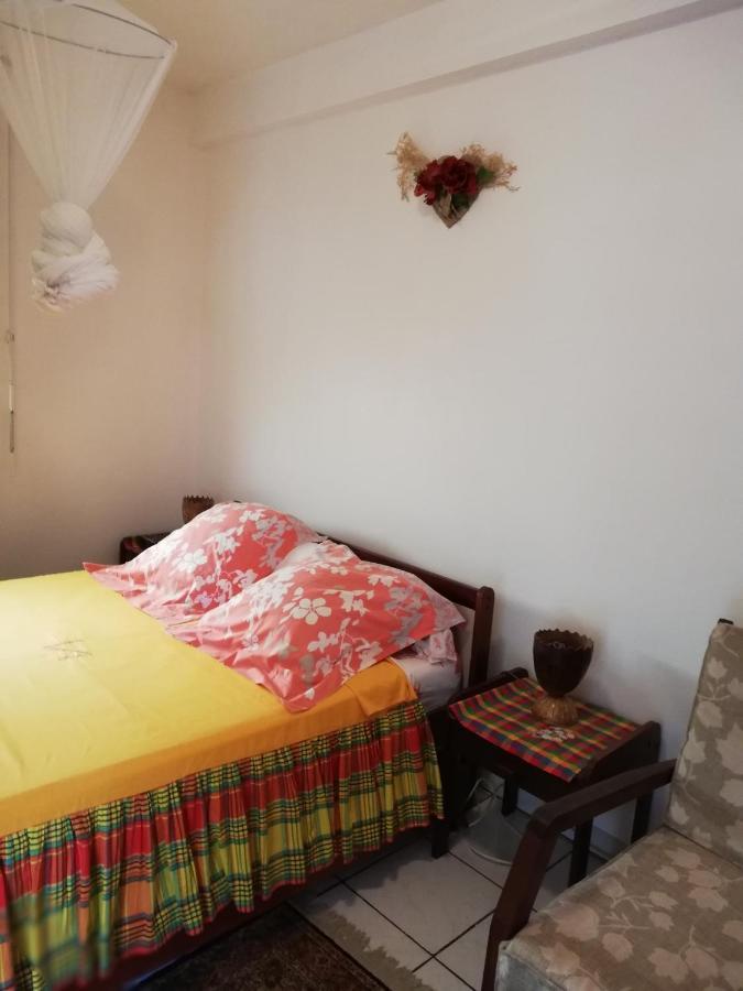 Hébergement mouchas F4 - dans Villa les Polycias Sainte-Luce Esterno foto