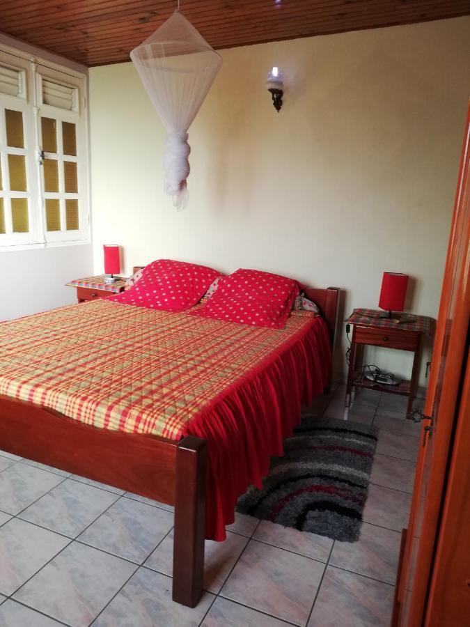 Hébergement mouchas F4 - dans Villa les Polycias Sainte-Luce Esterno foto