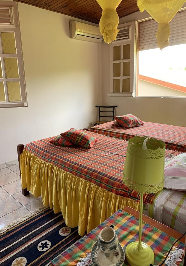 Hébergement mouchas F4 - dans Villa les Polycias Sainte-Luce Esterno foto