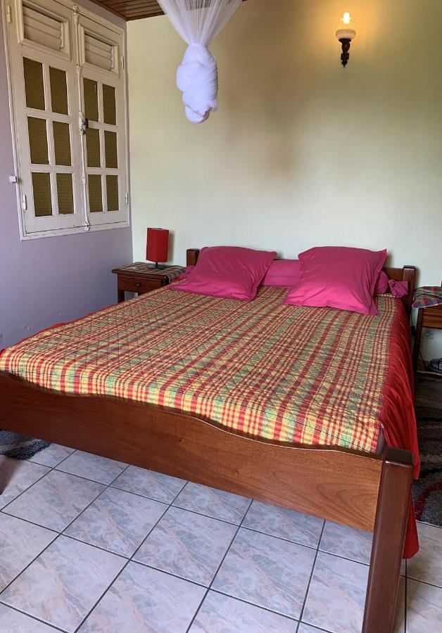 Hébergement mouchas F4 - dans Villa les Polycias Sainte-Luce Esterno foto