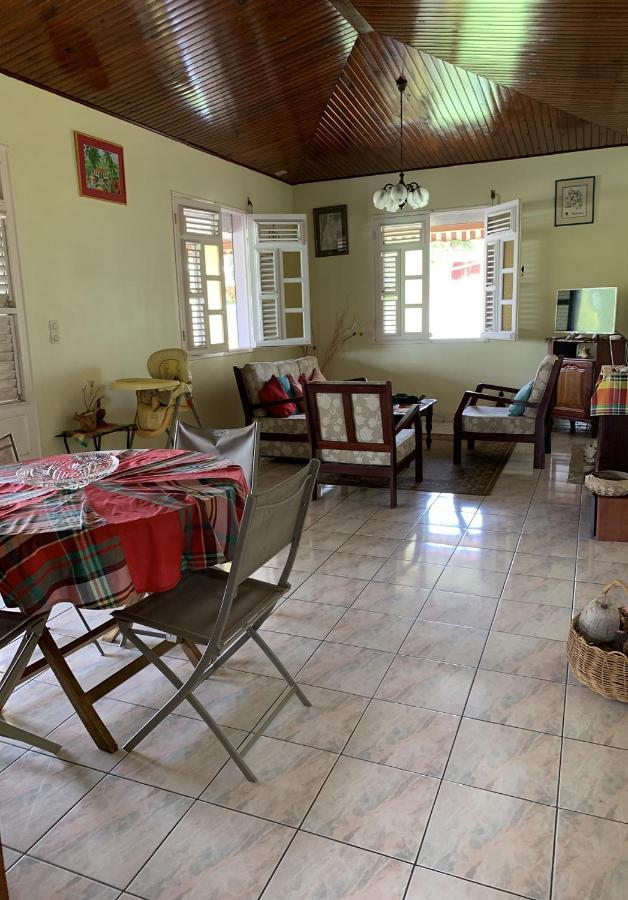 Hébergement mouchas F4 - dans Villa les Polycias Sainte-Luce Esterno foto