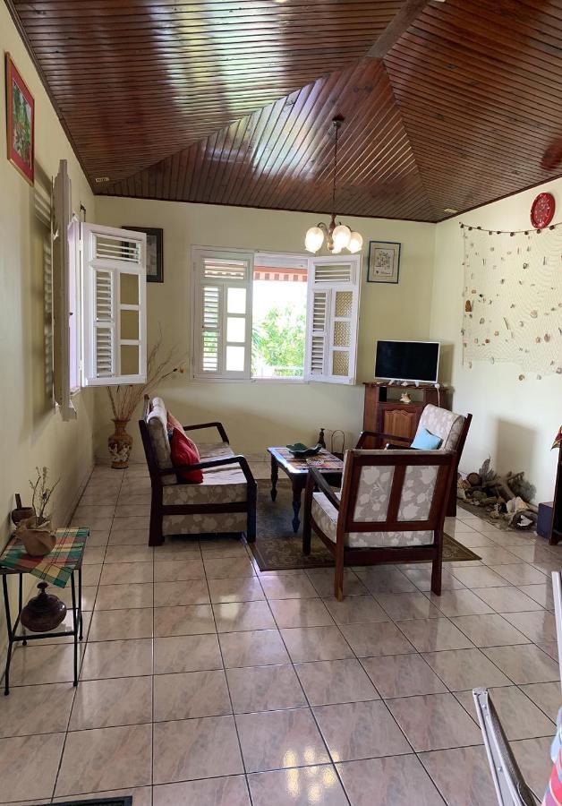 Hébergement mouchas F4 - dans Villa les Polycias Sainte-Luce Esterno foto